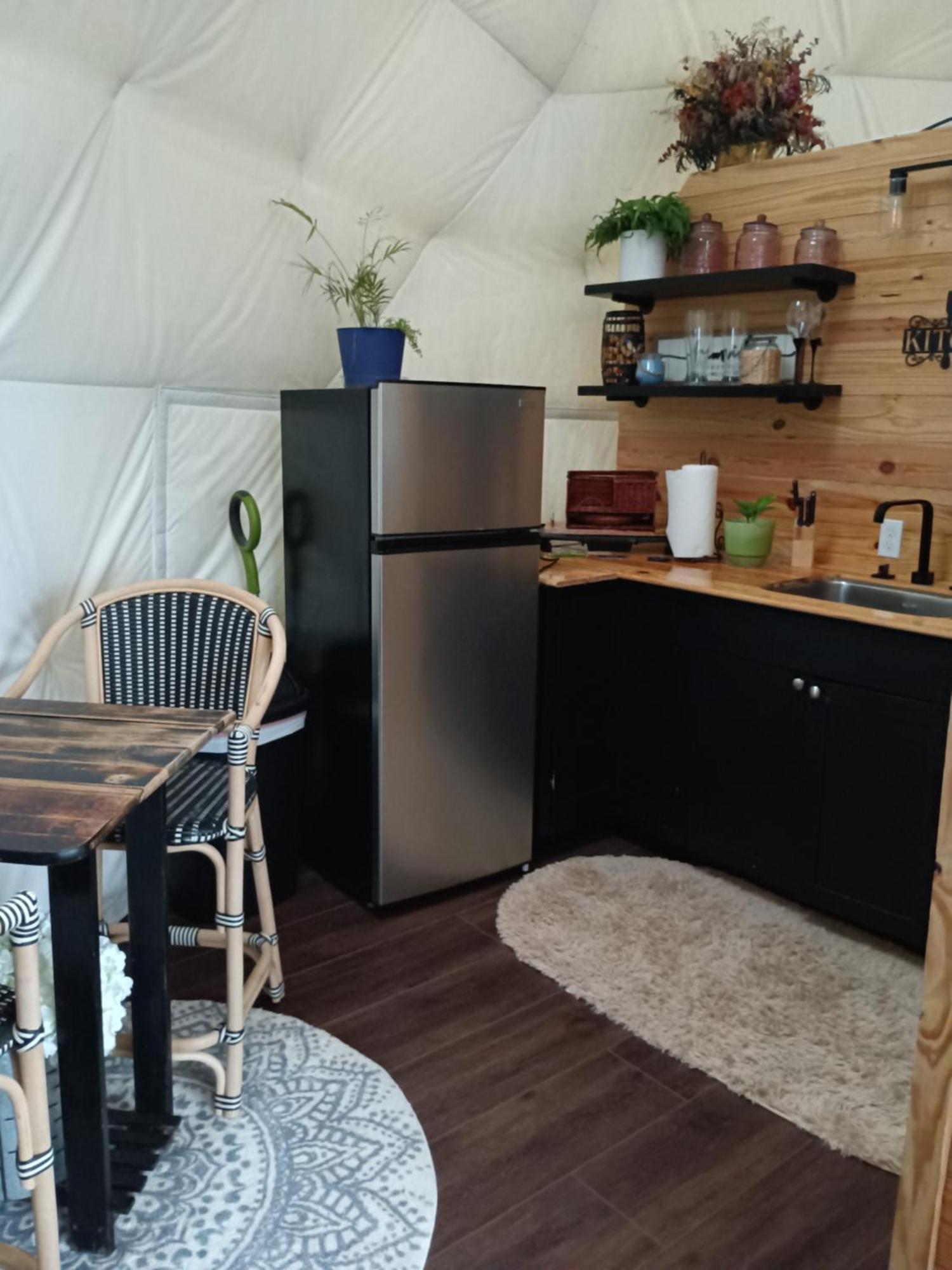 Отель Waterfront Luxury Glamping Dome Rogersville Экстерьер фото