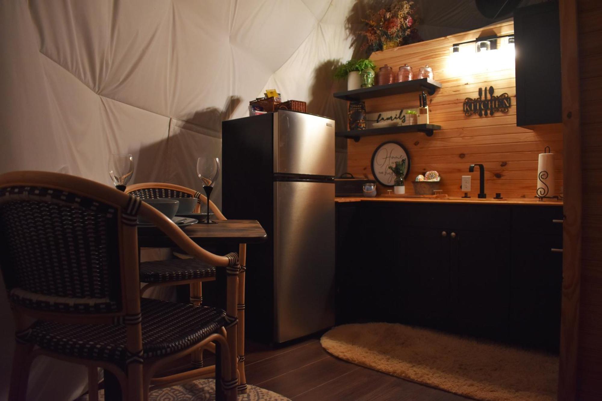 Отель Waterfront Luxury Glamping Dome Rogersville Экстерьер фото