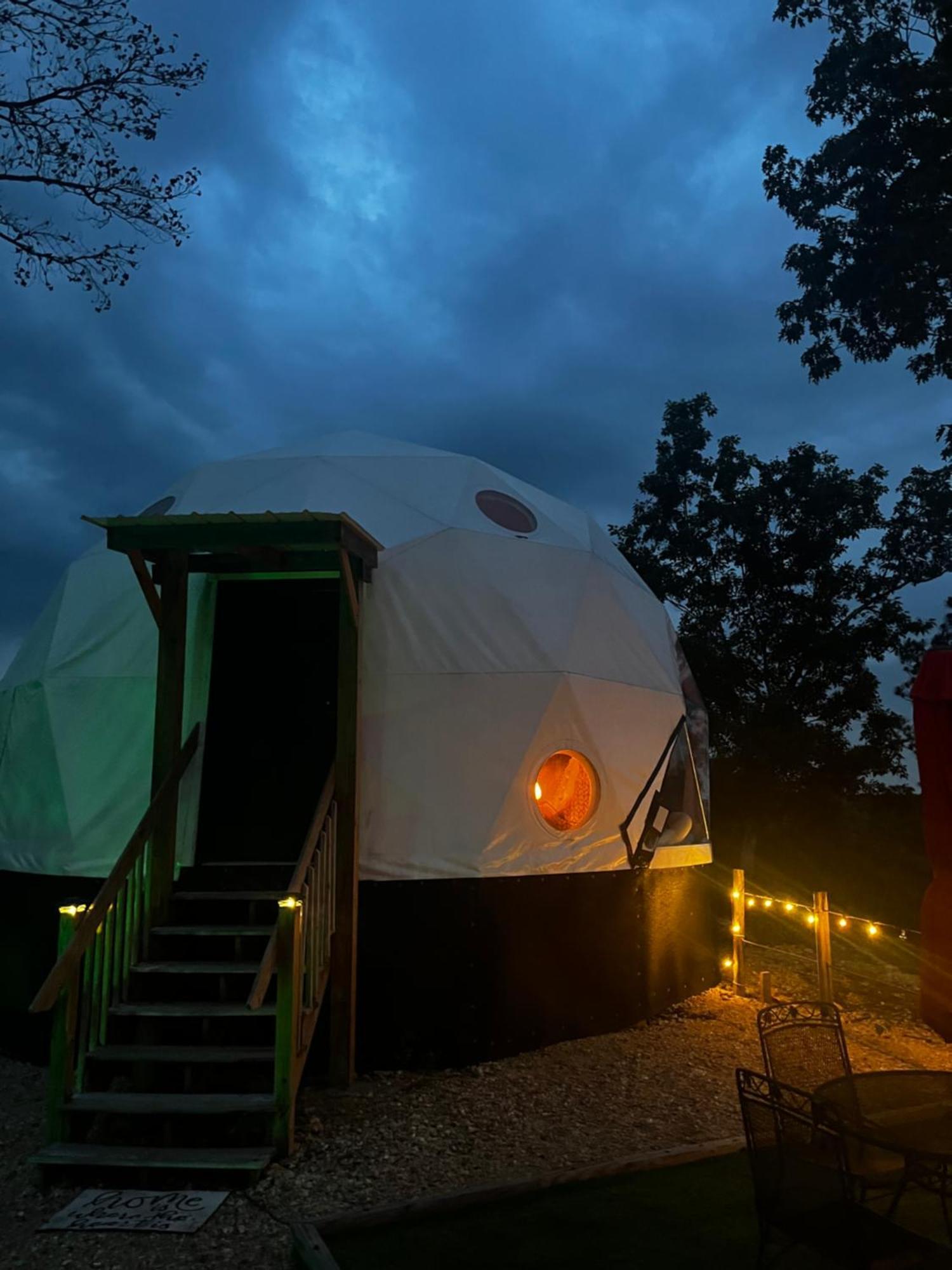 Отель Waterfront Luxury Glamping Dome Rogersville Экстерьер фото